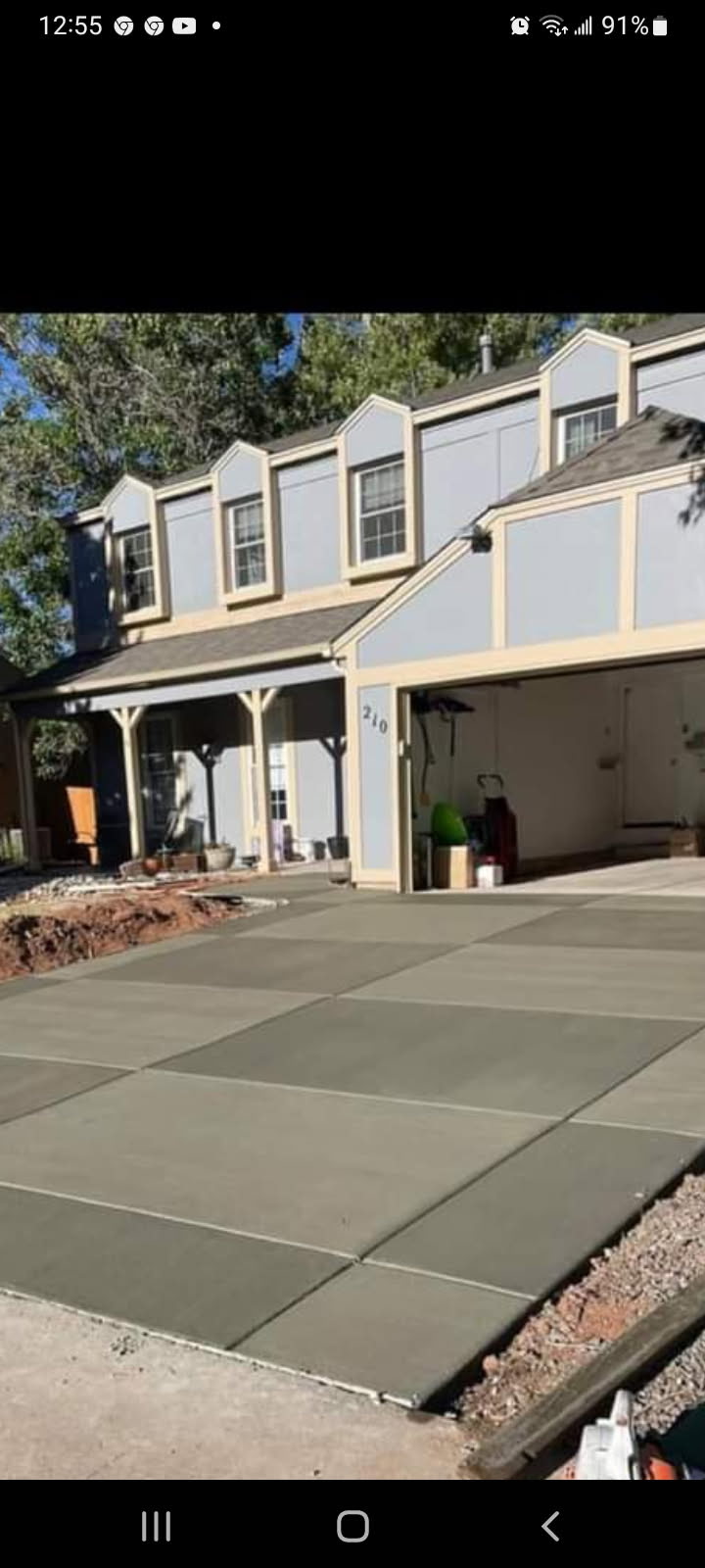 Concrete driveway with broom finish and decorative border in Tennessee